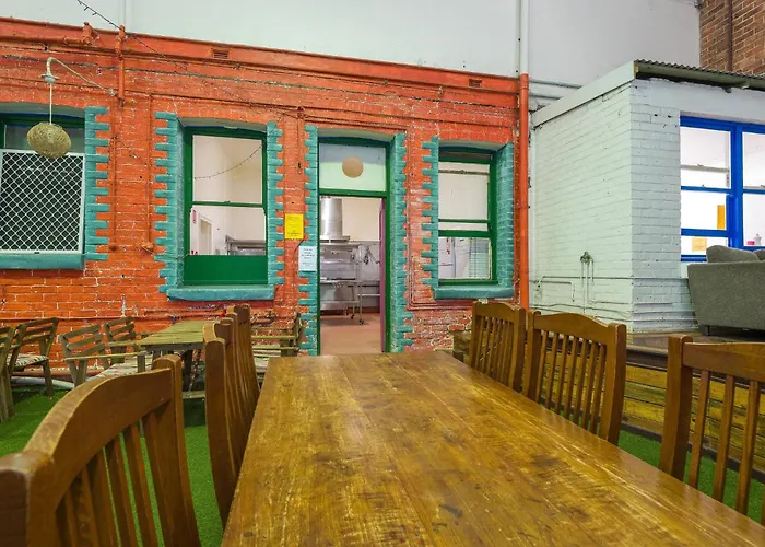 1849 Backpackers Albany